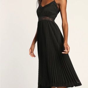 Dot Your Love Black Lace Pleated Midi Dress . Small